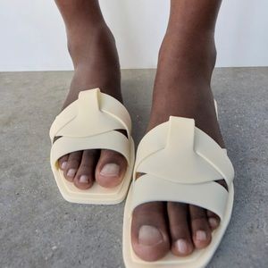 ZARA SLIDE SANDALS WITH CROSSOVER RUBBERIZED STRAPS